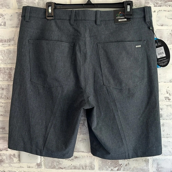 NWT Men’s Greg Norman Dark Gray Hybrid Stretch Shorts, size 36, 9”Inseam Pockets - Picture 3 of 5